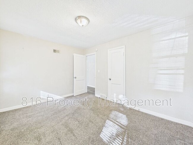 Building Photo - 6709 Sterling Ave
