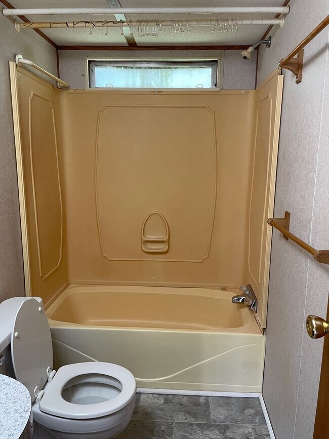 Building Photo - 2 bed 2 bath mobile home