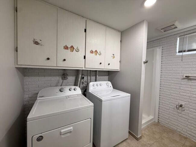 Building Photo - $3,200 | 5 Bedroom, 3 Bathroom House | No Pets | Available for Immediate Move In!