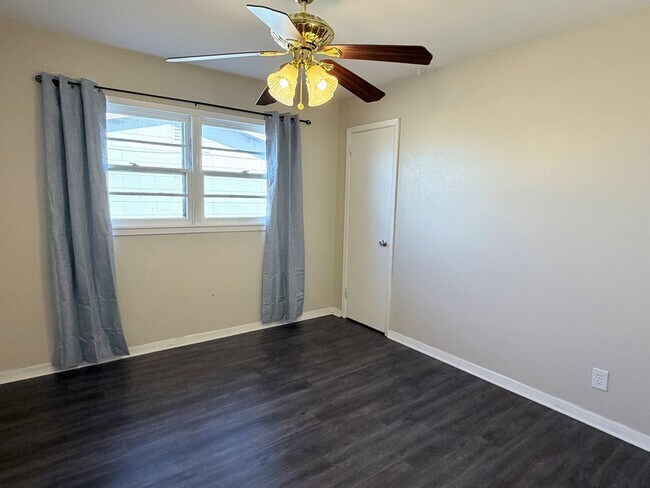 Building Photo - 2434 Beechwood St