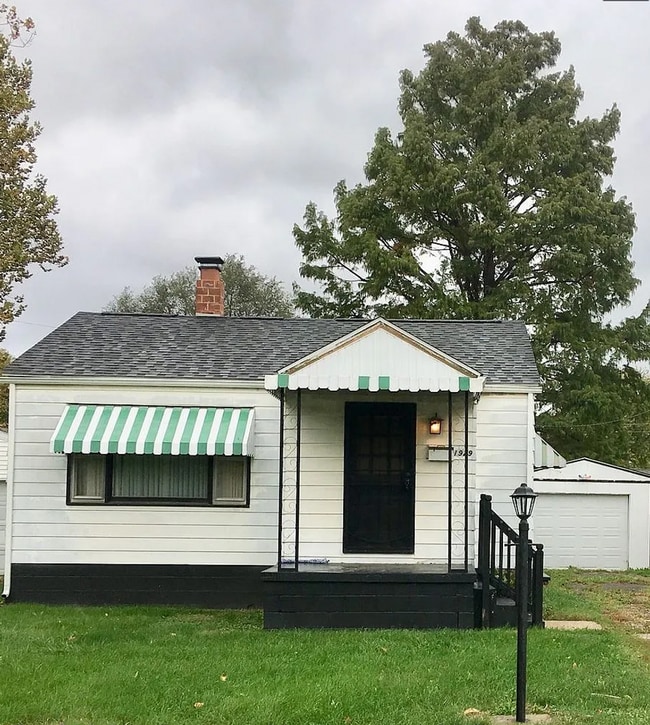 Building Photo - 2-Bedroom House - Section 8