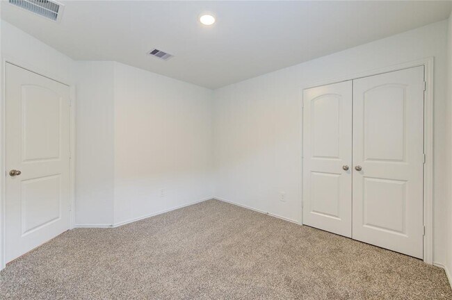 Building Photo - 24434 Elmwood Falls Dr