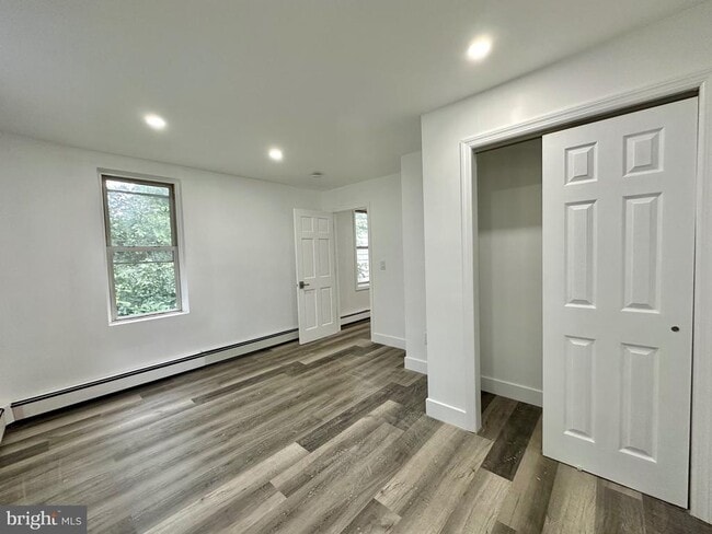 Building Photo - 104 New Rose St