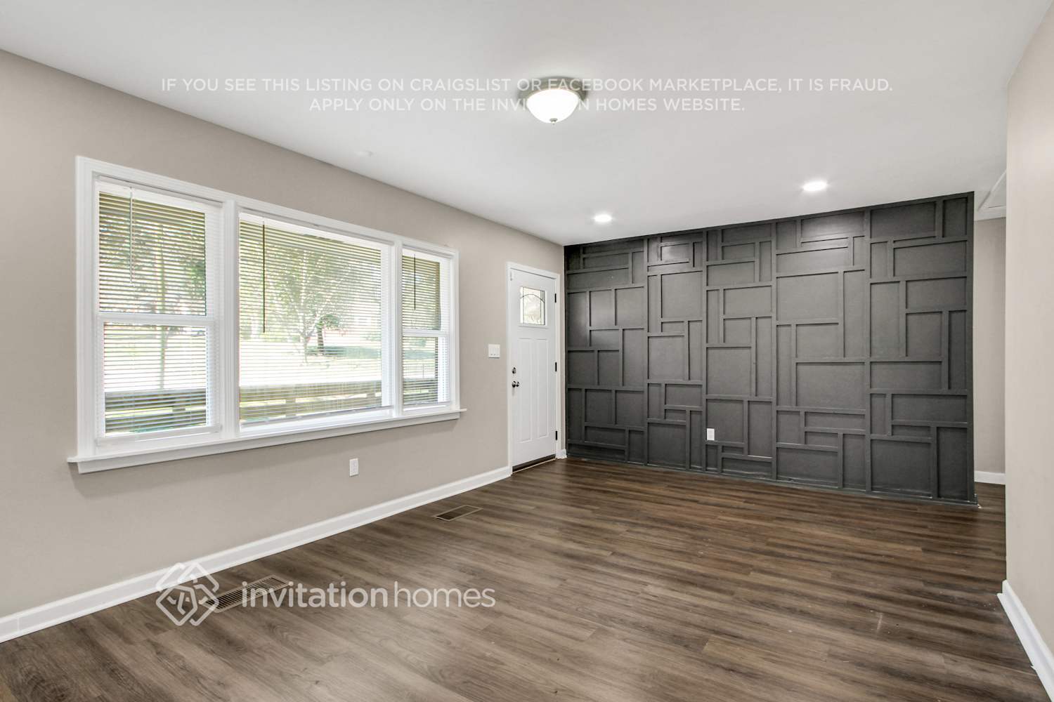 Building Photo - 2122 Holly Hill Dr