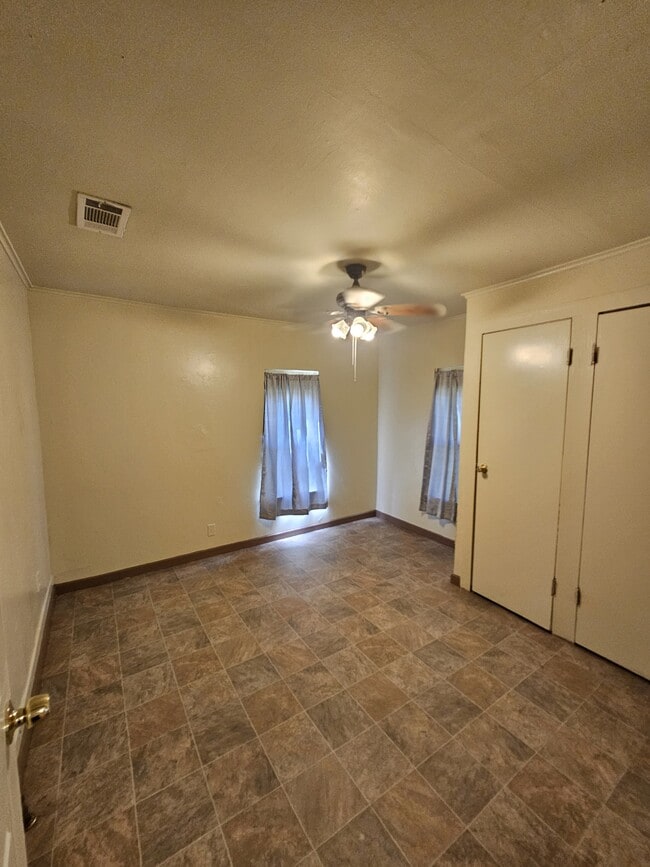 Building Photo - 505 McHale St