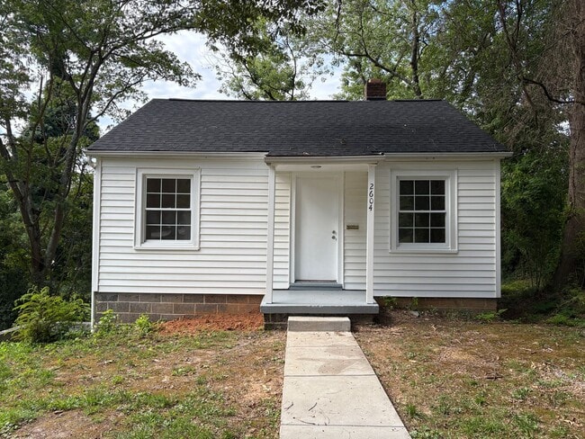 Primary Photo - 2 Bedroom, 1 Bathroom House in Winston-Salem!