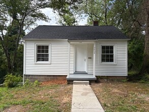 Building Photo - 2 Bedroom, 1 Bathroom House in Winston-Salem!