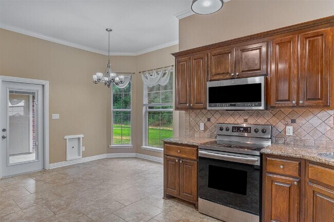 Building Photo - 133 Lone Oak Dr