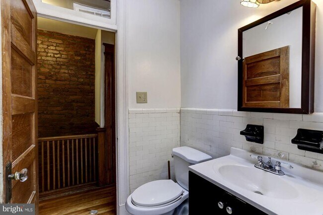 Building Photo - 1015 Quebec Place NW