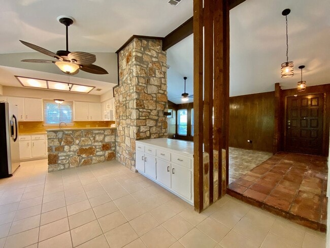 Building Photo - 7219 Scenic Brook Dr
