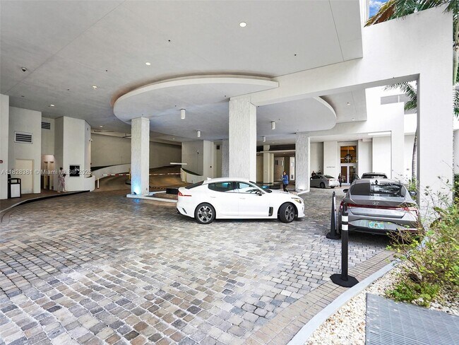 Building Photo - 1050 Brickell Ave