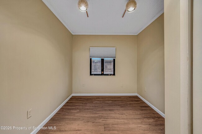 Building Photo - 550 Clay Ave