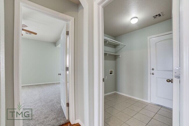 Building Photo - Open House 8/1/24 4pm-5pm! Great 3/2/2 in Owasso’s Lake Valley!