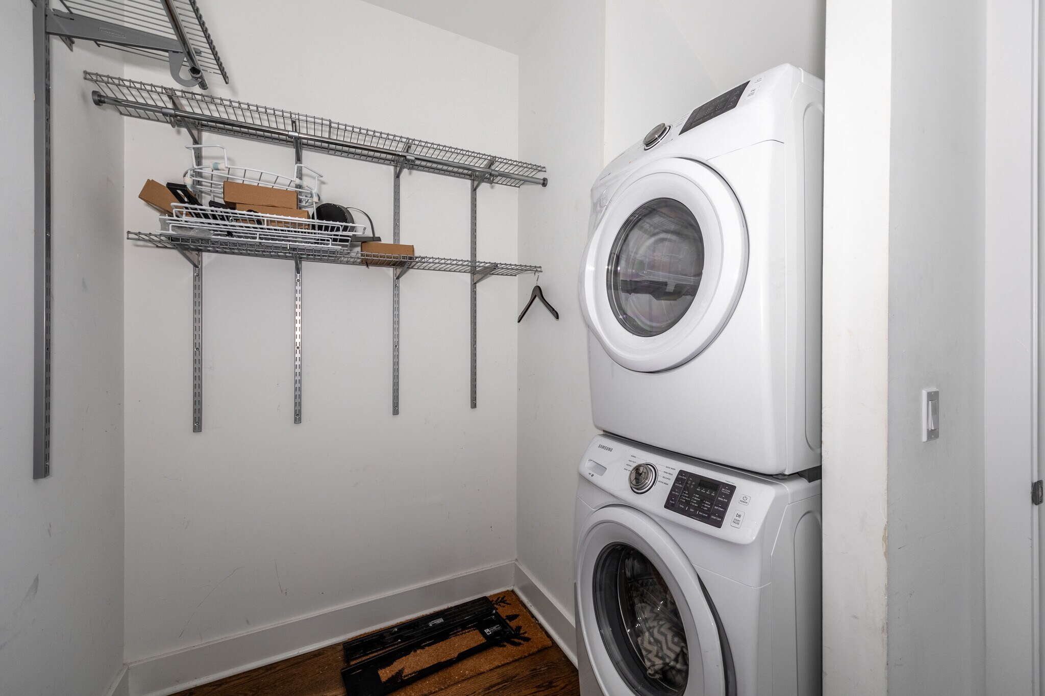 Building Photo - 1008 W Lake St