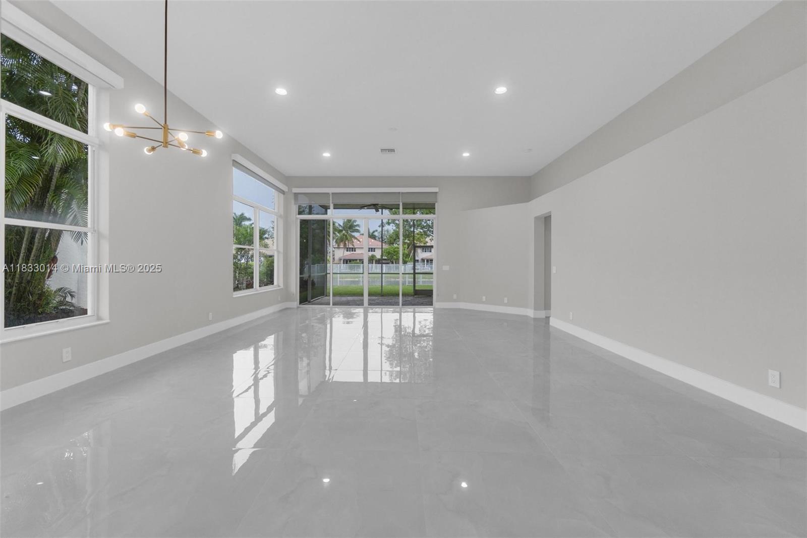 Building Photo - 2553 Bay Pointe Dr