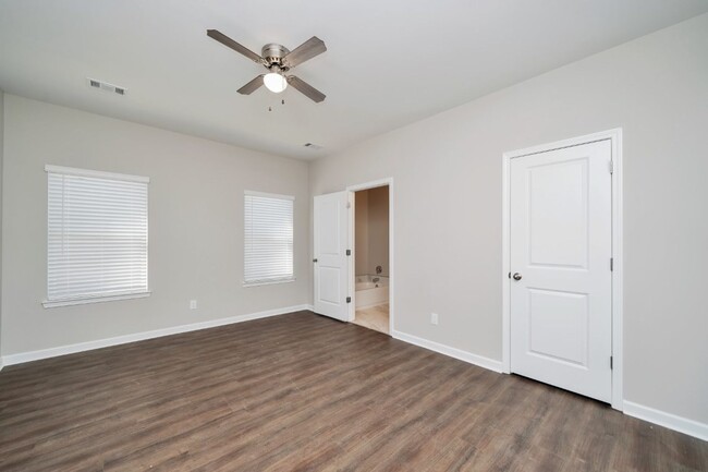 Building Photo - 4298 Al Deric St Tuscaloosa, AL 35401