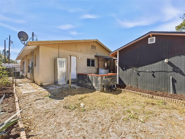 Building Photo - 207 W Broad St