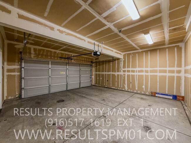 Building Photo - 1177 Impressionist Loop