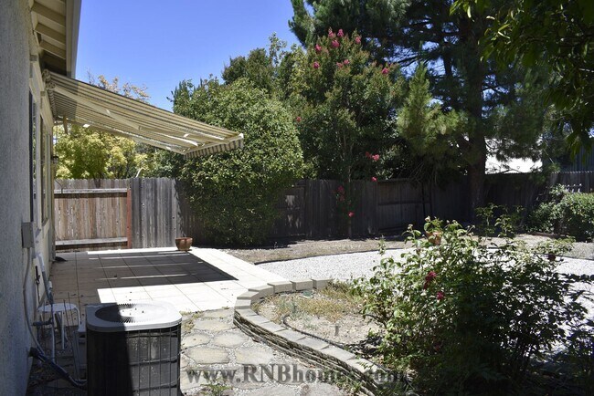 Building Photo - 18 Diggins Dr