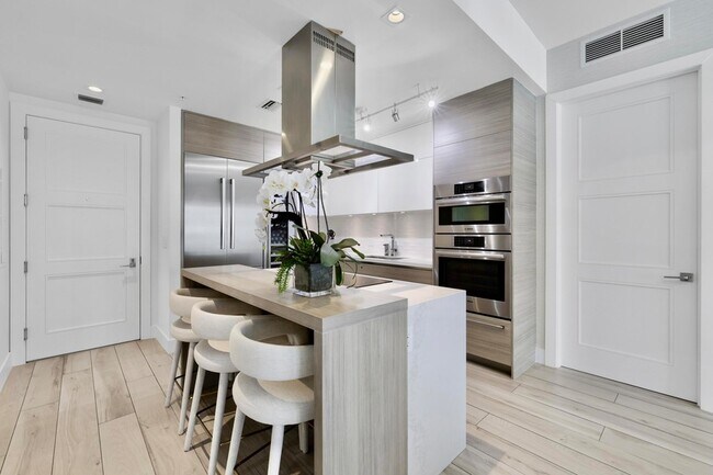 Building Photo - 155 E Boca Raton Rd