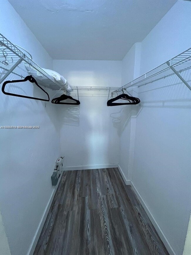 Building Photo - 2345 NE 135th St