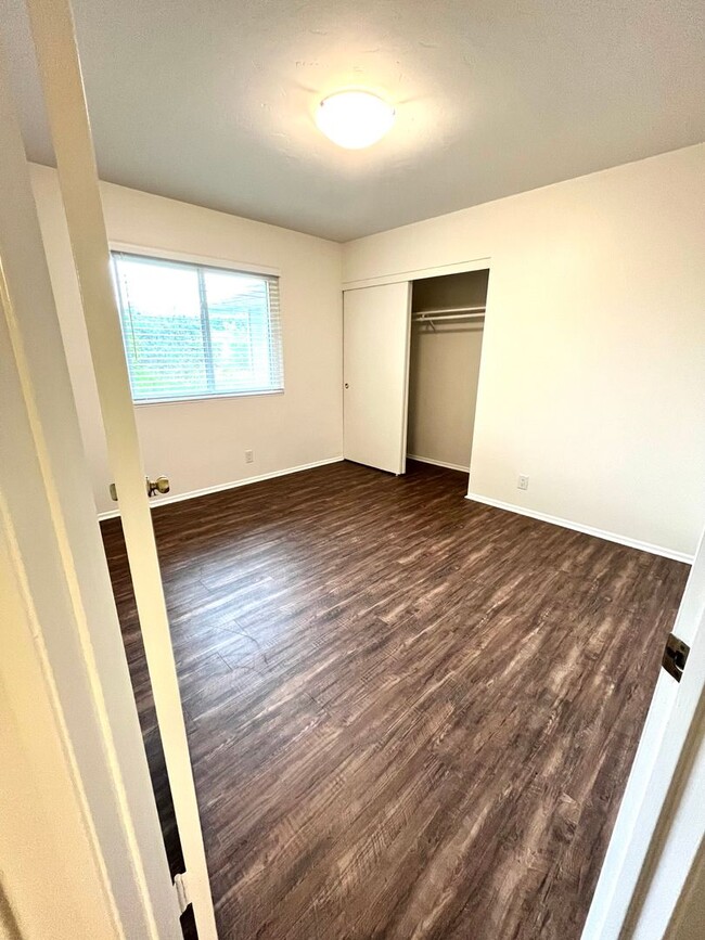 Building Photo - LOOK NO FURTHER! SPACIOUS 3 BED 2 BATH HOM...