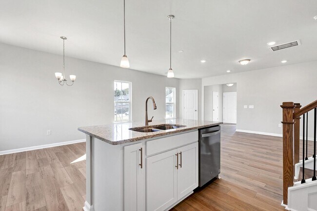 Building Photo - 580 Glen Clova Dr