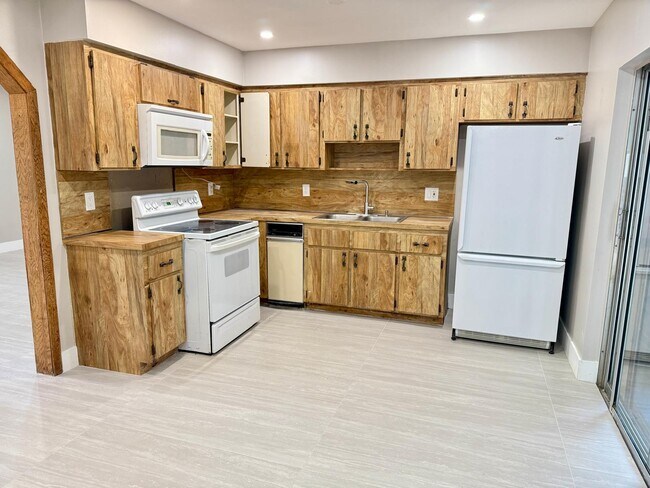 Building Photo - 3933 SW 51st St