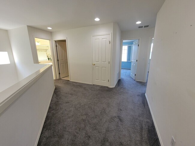 Building Photo - Charming Sammamish Home | 3 Bed + 2.5 Bath