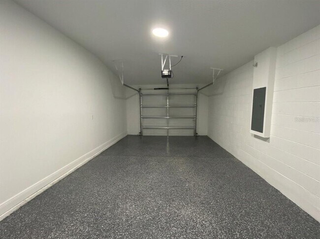Building Photo - 223 Oak Ln Trk