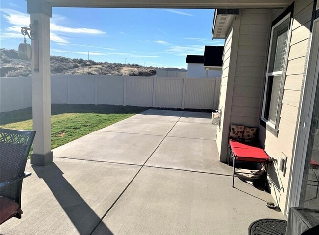 Building Photo - Newer Home in Kennewick, Great Location!