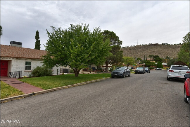 Building Photo - 1100 Kelly Way