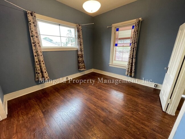 Building Photo - Beautiful Victorian Style 3-Bedroom Home C...
