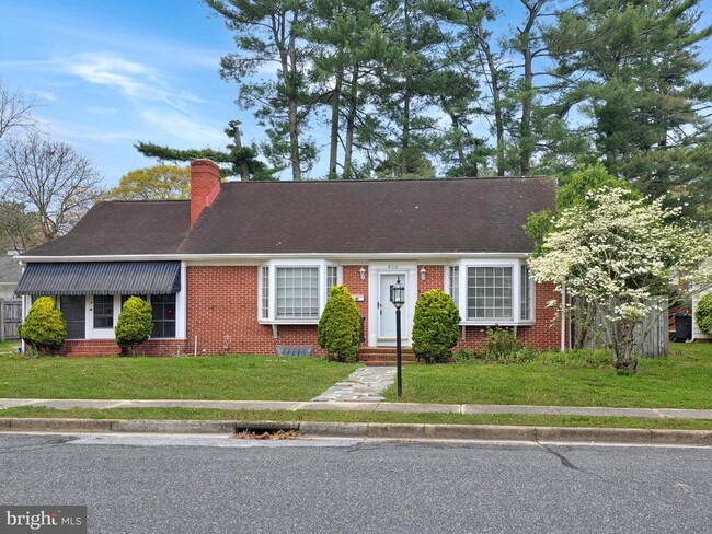 Primary Photo - 620 N Pinehurst Ave