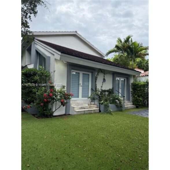 Building Photo - 3231 Salzedo St