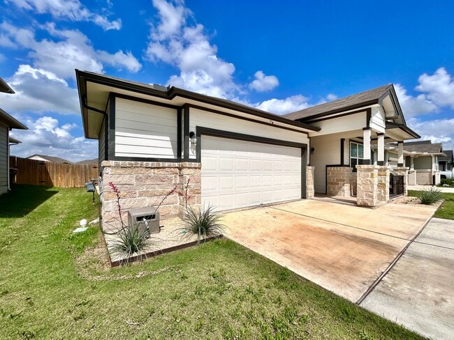 Building Photo - 401 Town Lk Bnd