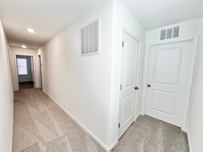 Building Photo - BRAND NEW 3bd/2.5 BATH HOME- Kensington Co...