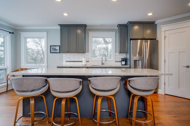 Building Photo - 10 N Pistakee Lake Rd