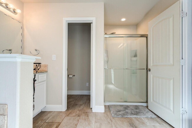 Building Photo - 13803 Avenue V