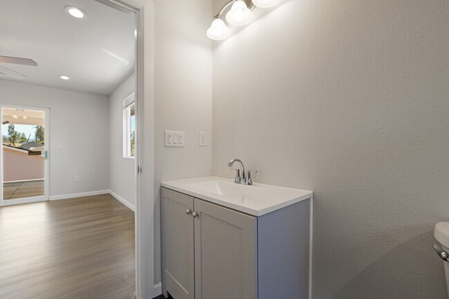 Building Photo - Paradise- 2 bed 2 bath +Bonus room, No Pets, Garage, fenced yard, RV parking