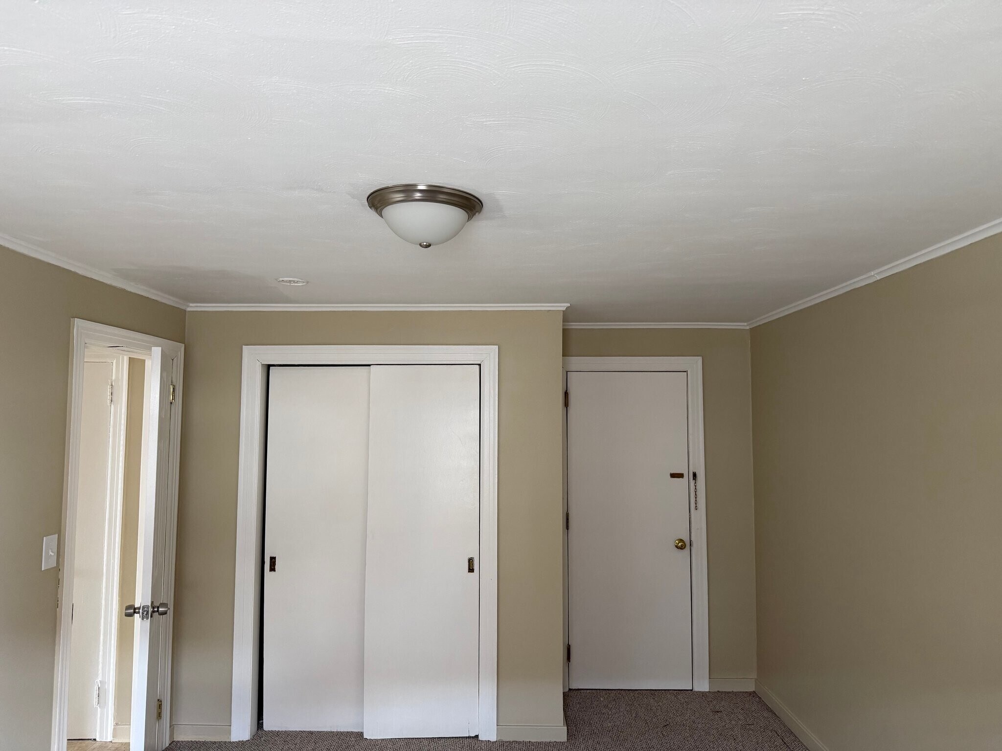 Building Photo - 35 W Main St