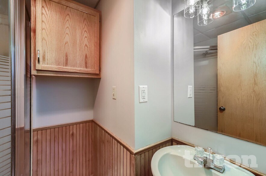 Building Photo - 5627 Lannon Ave NE