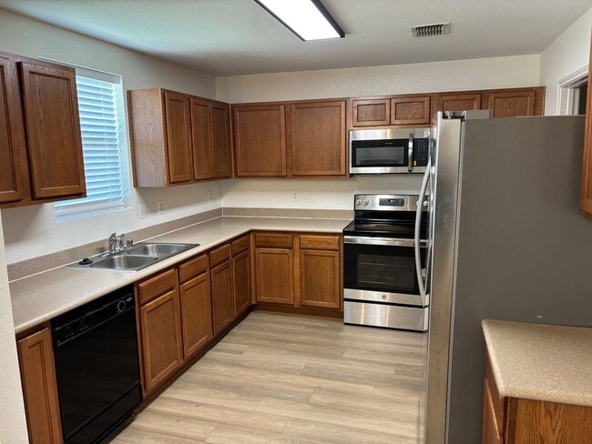 Building Photo - 803 Moss Glen Trail