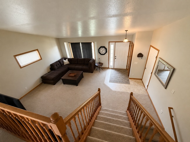 Building Photo - 4BR/2ba Tri-Level Home in Private West Side Neighborhood Near Sherman School