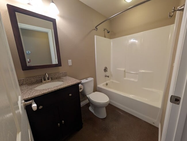 Building Photo - Gorgeous 3 Bed 2 Bath Clarkston Townhouse ...
