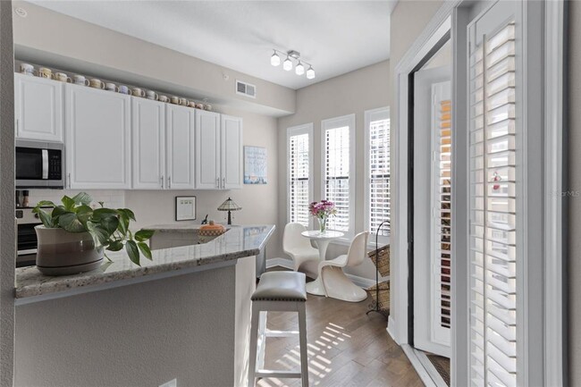 Building Photo - 501 Mirasol Cir