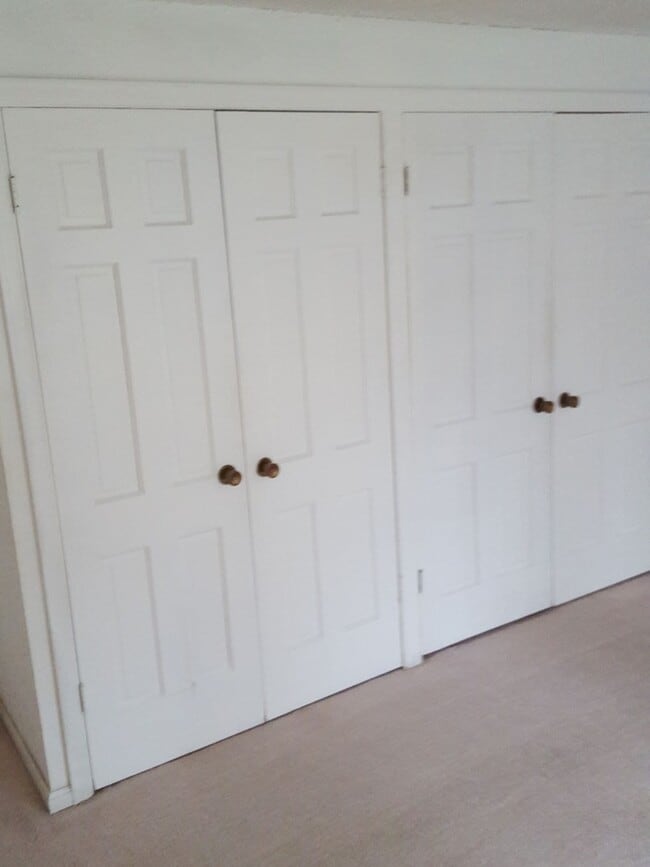 Building Photo - University Place 2bd 2bth, with bonus/office, $2,995 includes yard care and utilities other than ...