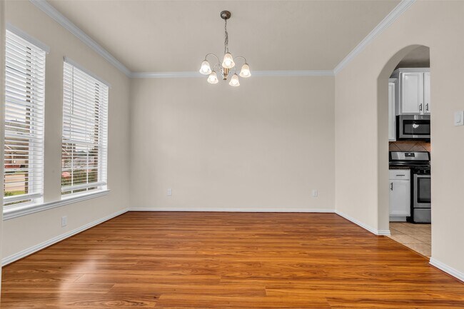 Building Photo - 30715 Legends Ridge Dr