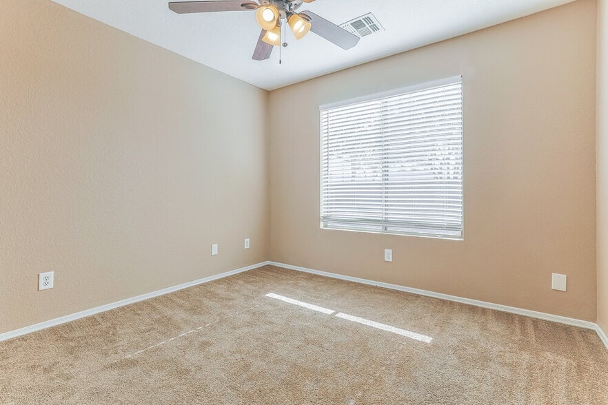 Building Photo - 3833 W Darrow St