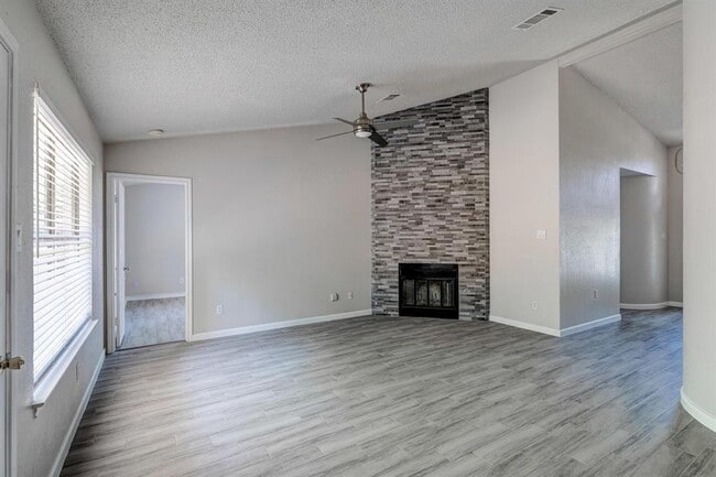 Building Photo - 3401 Larkspur Way